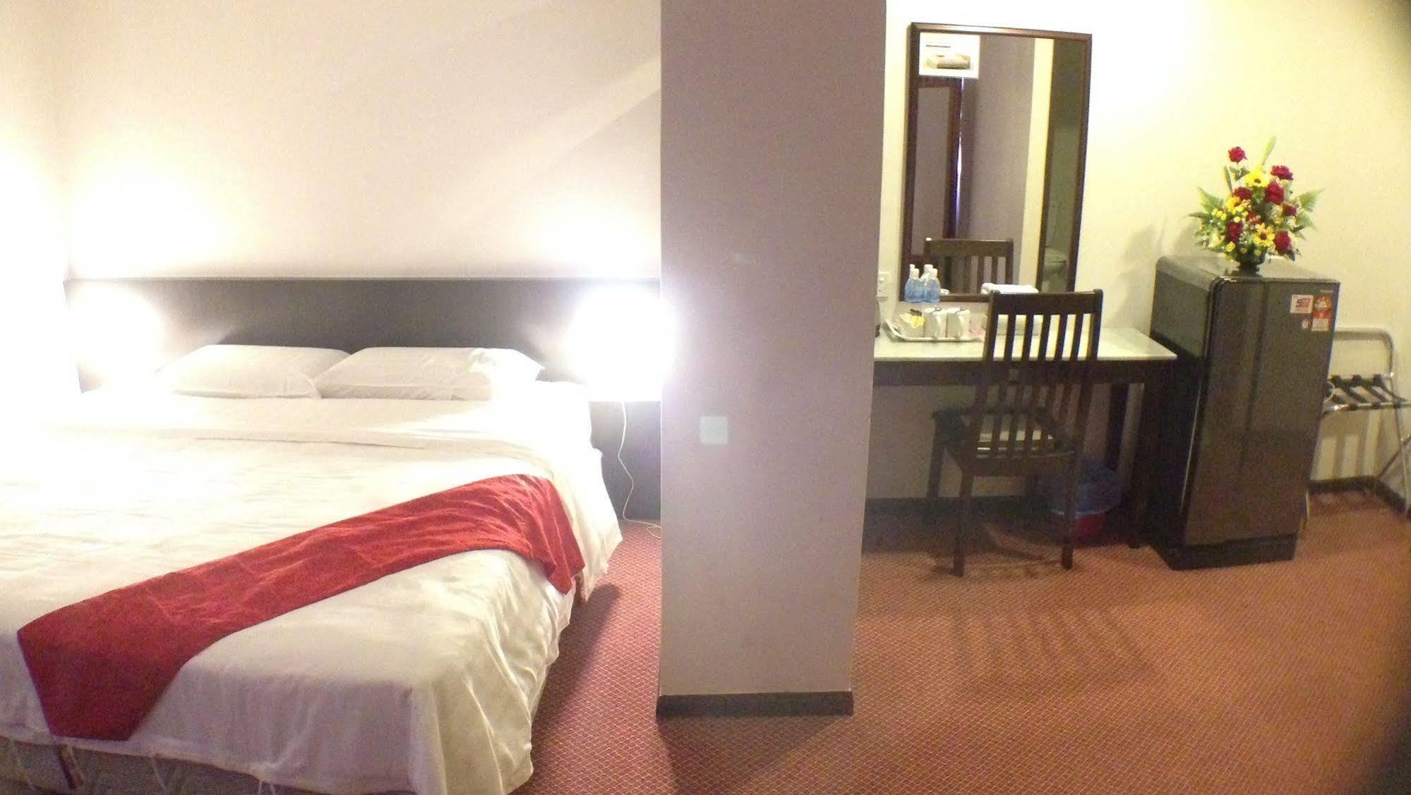 Century Hotel Кота-Кинабалу Экстерьер фото